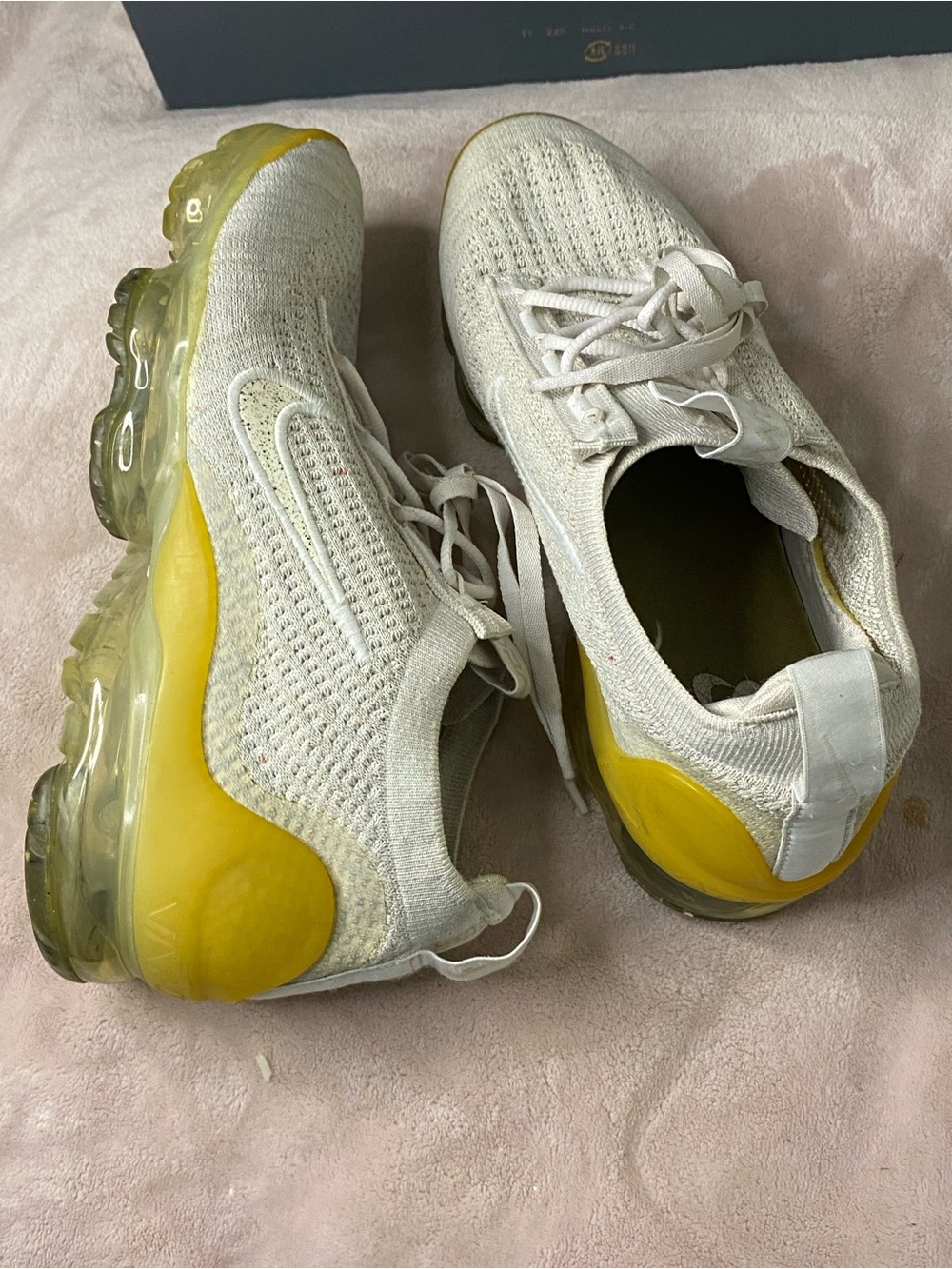 Nike Air VaporMax Flyknit Sneakers Womens size 8
